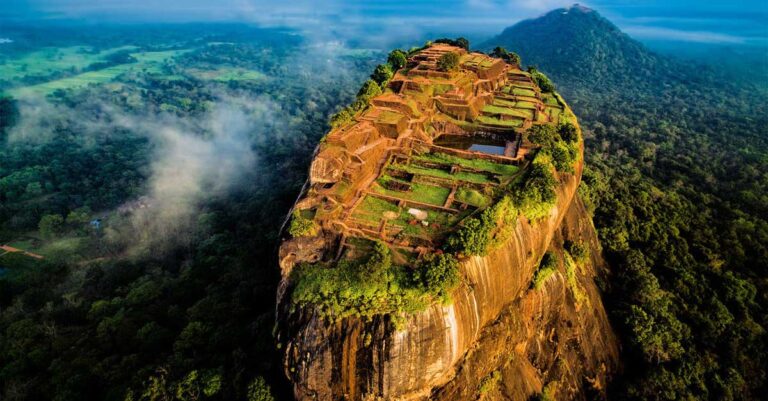SIGIRIYA – The Majestic Fortress of Sri Lanka. SIGIRIYA - Yang Adventure